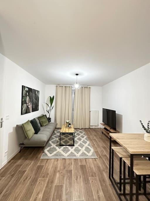 Апартаменты Cosy House A 6 Min Du Rer A Et Psa Карьер-Су-Пуаси Экстерьер фото